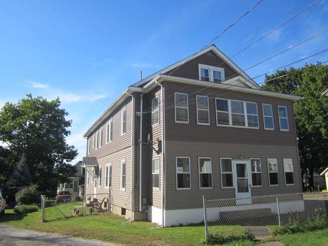 Building Photo - 105 Parker St Unit 3 Rental
