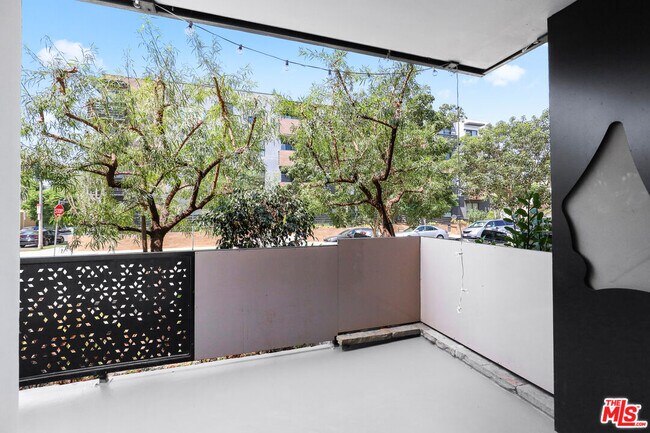 Photo - 6217 Waring Ave Unit ph1