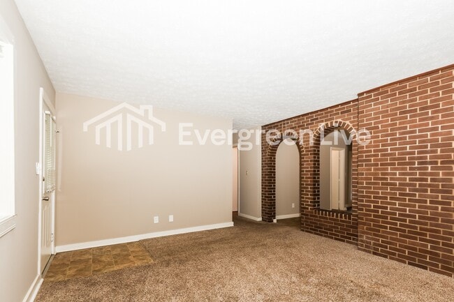 Photo - 304 Applegate Rd