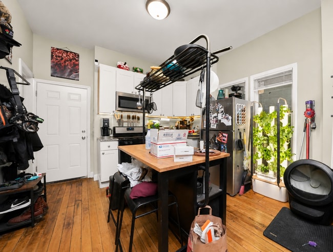 Eat in Kitchen - 1508 N Artesian Ave Unit 2R