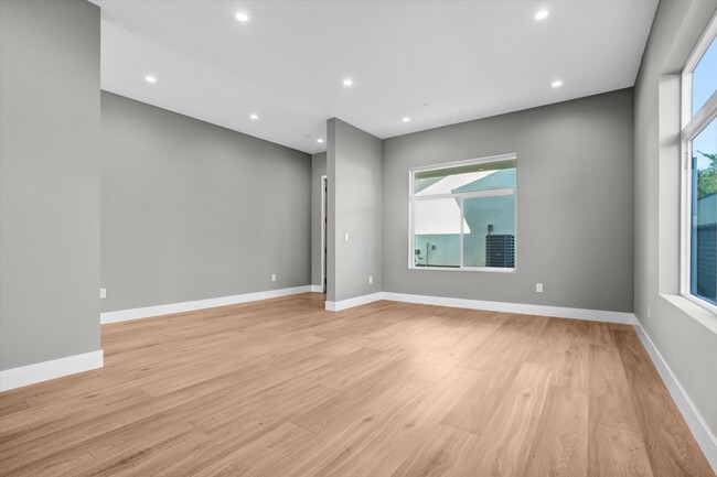 Living room - 2124 W 238th St
