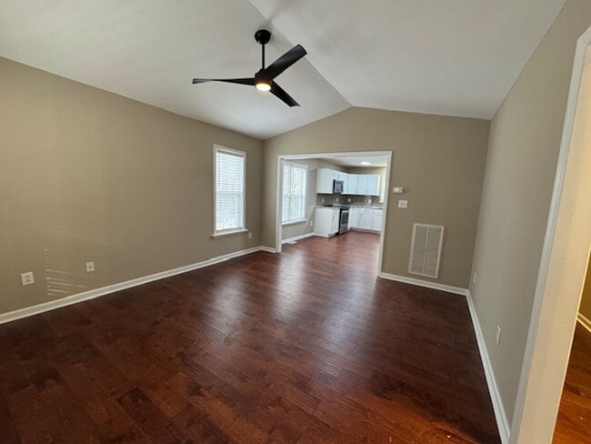 Photo - Short term lease available!