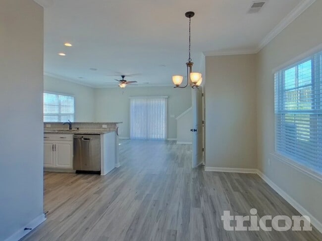 Photo - 437 N Ivestor Ct