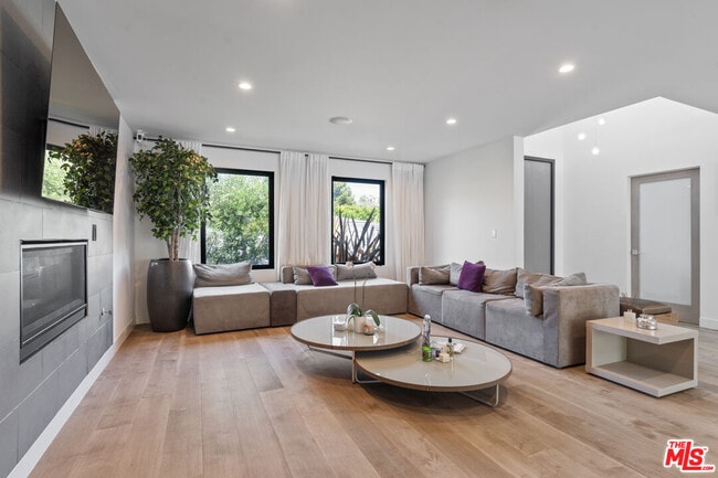 Photo - 3207 Thatcher Ave