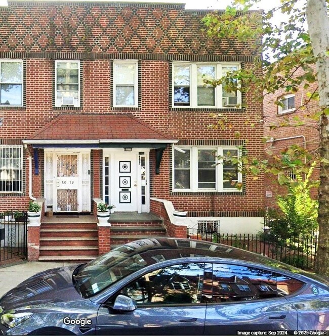 Building Photo - 42-21 64th St Unit 2nd FL