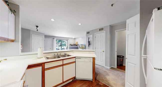 Photo - "Charming 1-Bedroom Condo with Mountain Views & Pool in Prime Boulder Location!" Unidad 217