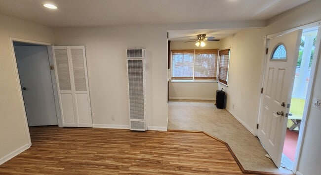 Photo - 947 Victoria Ave