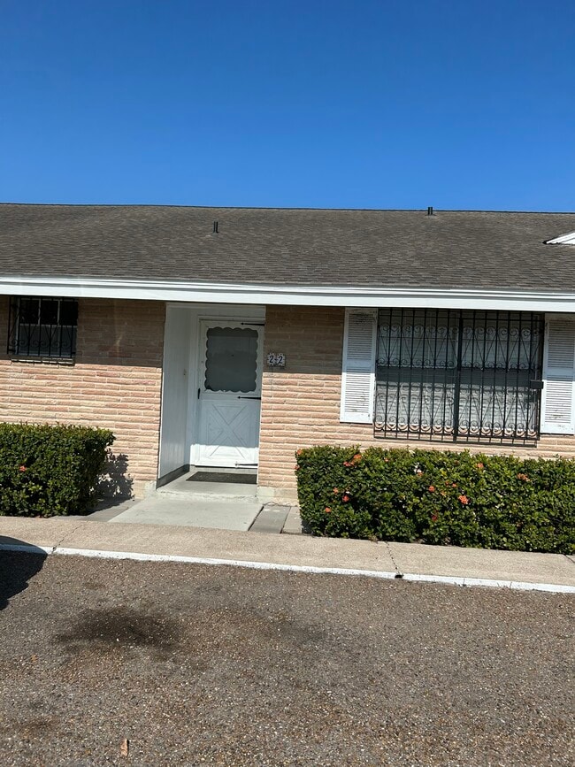 Building Photo - 700 W Fern Ave Unit 22