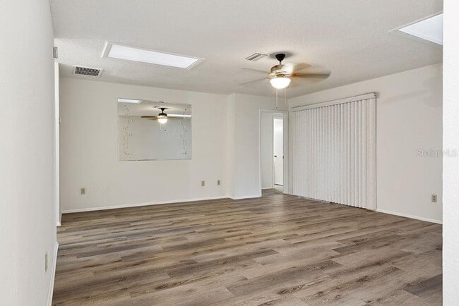 Photo - 223 E Fern Dr