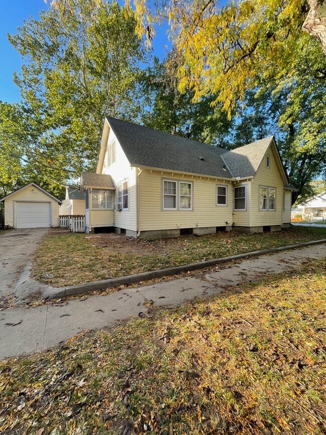 Photo - 3 Bedroom with garage and basement