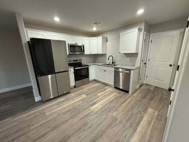 Photo - BRAND NEW BUILD: 3 BEDROOM/ 2 BATHROOM HOUSE IN CARTERVILLE MO WITH 2 CAR GARAGE!!!