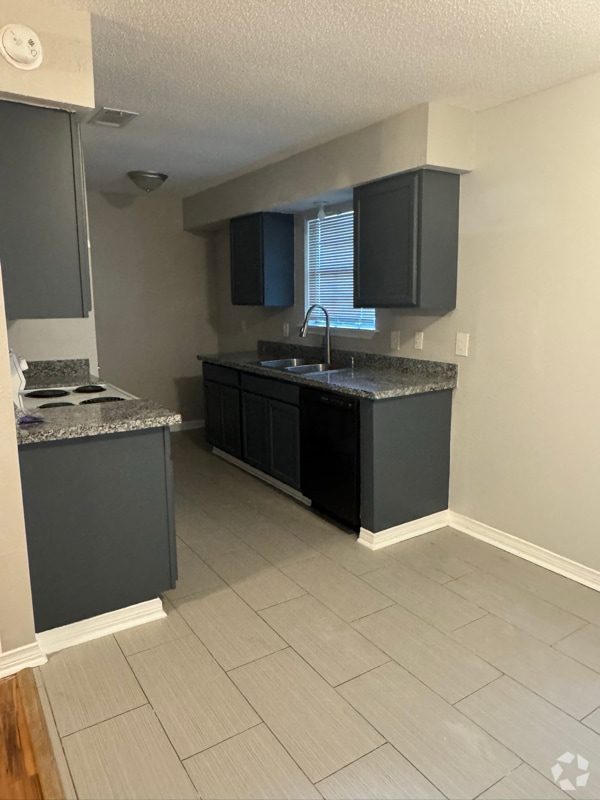 Building Photo - 2787 Tenth St Rental