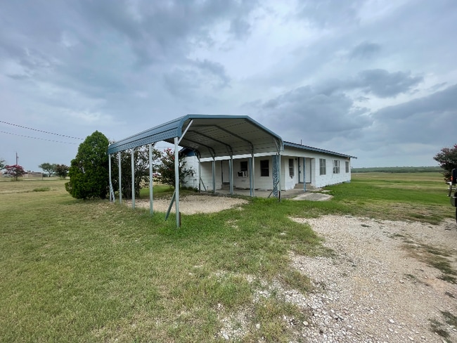 Photo - 725 Pioneer Rd