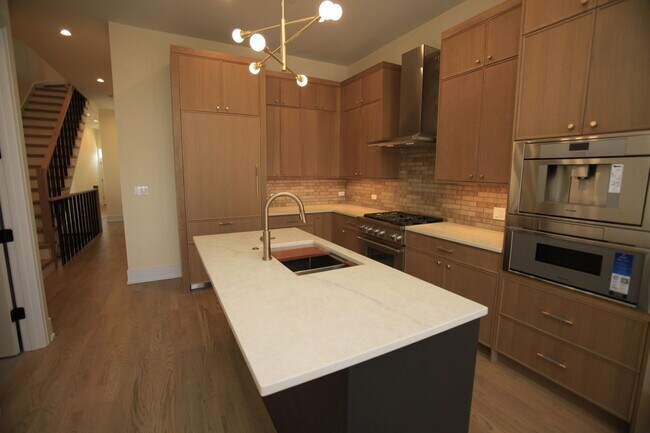 Photo - 1029 N Winchester Ave