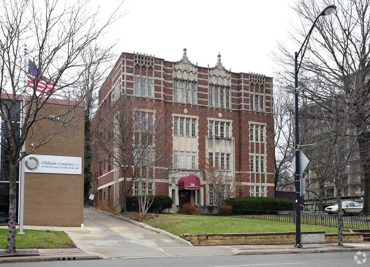 Primary Photo - 753 W Market St Apartments