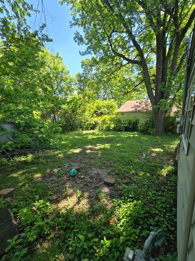 Photo - Great location 3 bed 1 bath with appliances!