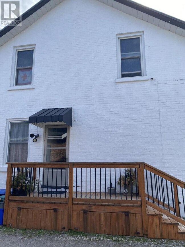 Photo - 105 Havelock St Unit Upper
