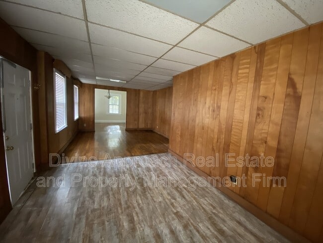 Photo - 5001 Farrell Ave