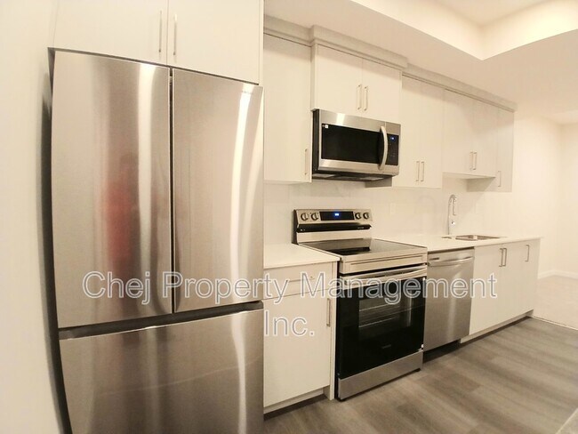 Photo - 807 Rowan Cl SW Unit Lower