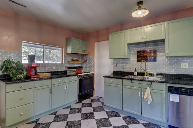 Photo - 2807 Willow Creek Rd
