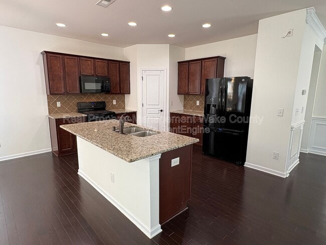 Photo - 2421 Girvan Dr