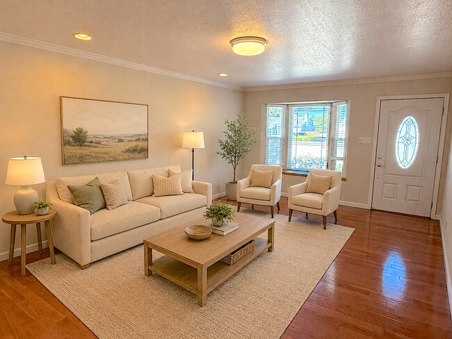Photo - 786 Eden Ave