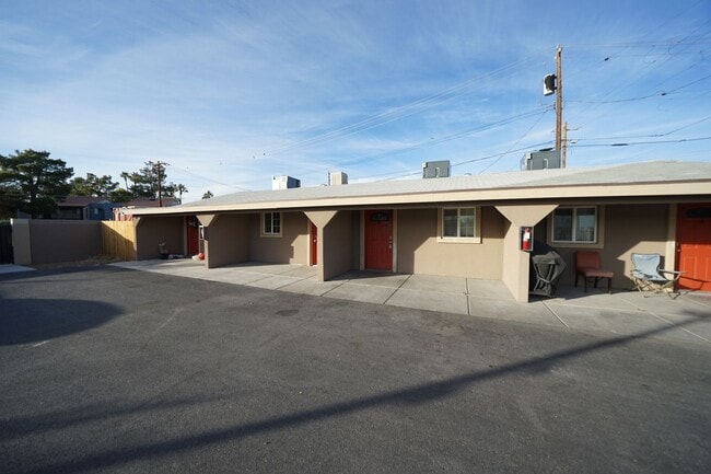Building Photo - 1175 S Mojave Rd Unit #2