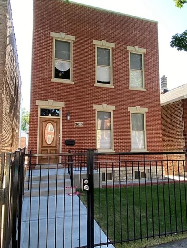 Building Photo - 3019 S Normal Ave