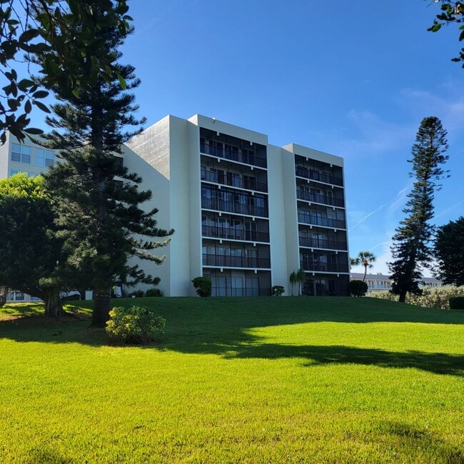 Photo - Seasonal/short term 2/2 condo rental with full water view on Longboat Key.
