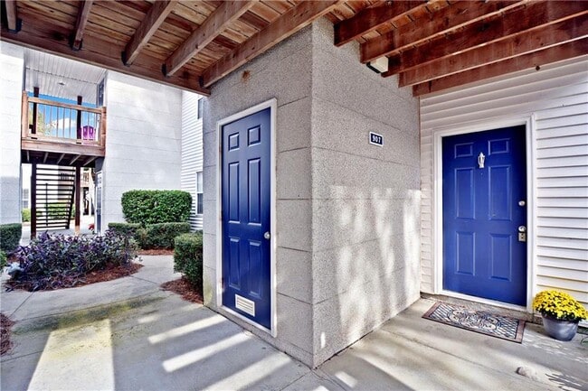 Photo - 907 S Island Square Dr