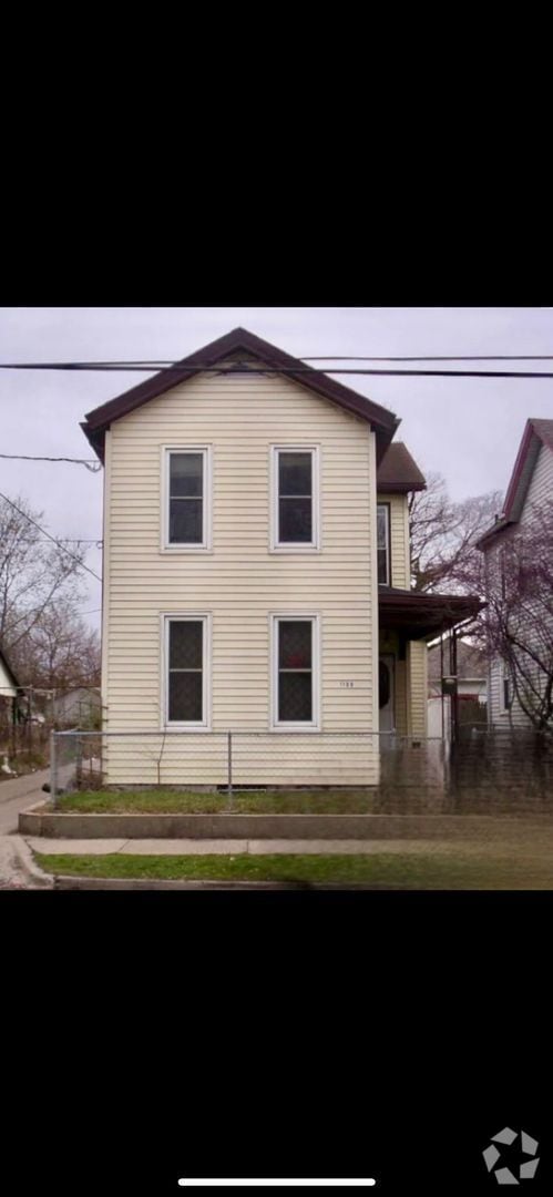 Building Photo - BEAUTIFUL NEWLY RENOVATED  3 BEDROOM HOUSE...