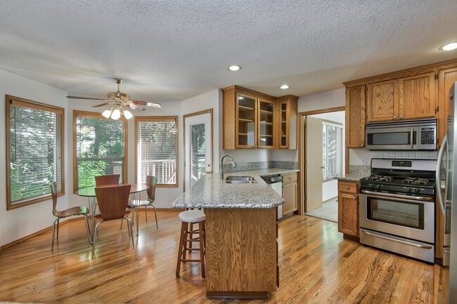 Photo - Beautiful cul-de-sac home, with fenced in yard