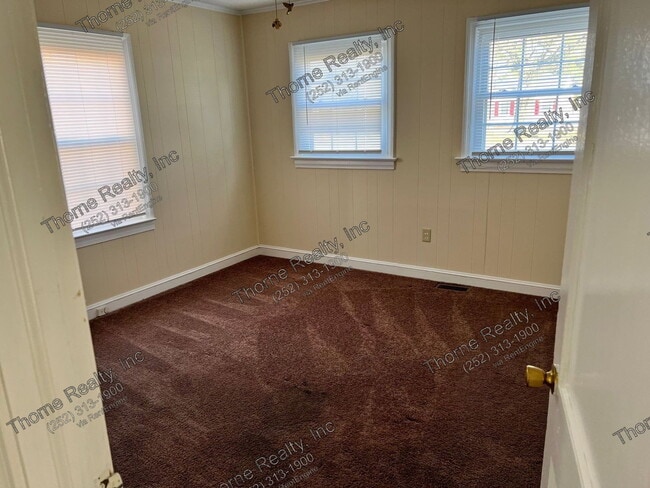 Photo - 206 Speight Ave