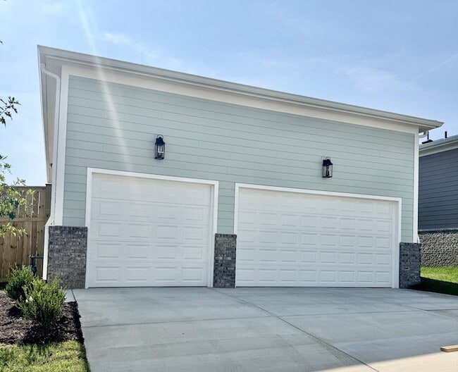 Photo - 400 Drummond St