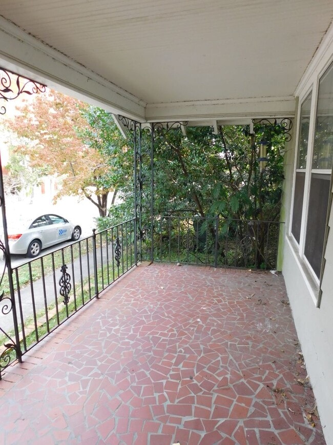 Photo - 605 Johnson St