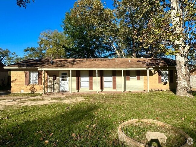 Building Photo - Tour Today! 4 Bedroom 2 Bath Near TJC! Rental