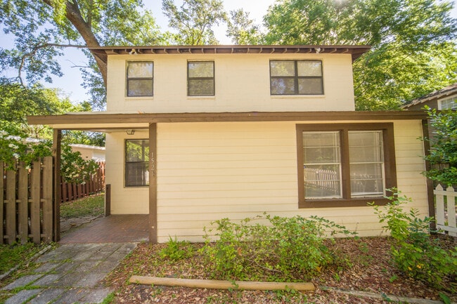 Photo - 1521 Yukon St