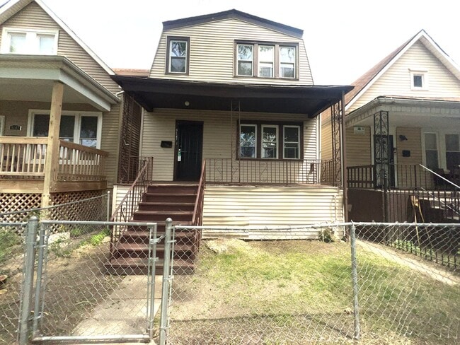 Building Photo - 9147 S Woodlawn Ave