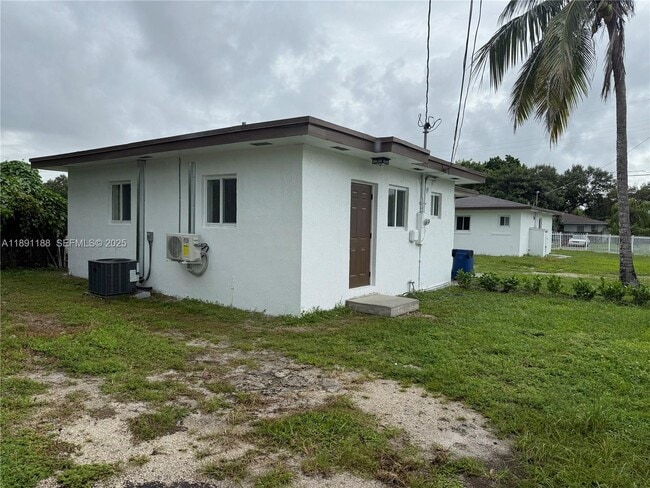 Building Photo - 800 NW 96th St Unit E