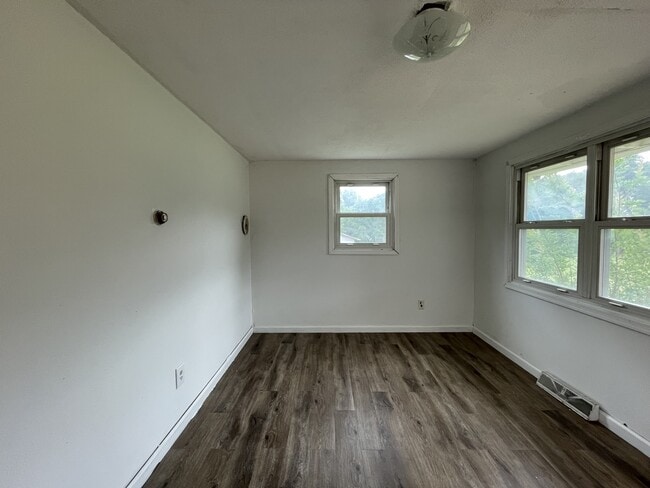 Photo - 1165 Hawkins Rd