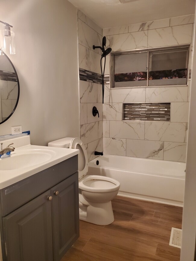 Photo - 411 Sussex Dr