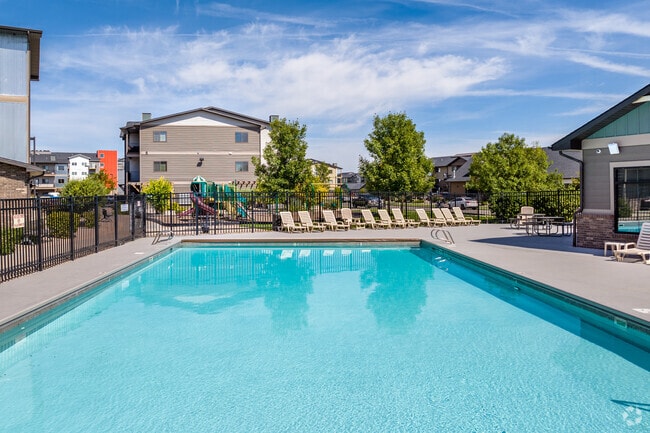 Building Photo - Inter Pointe