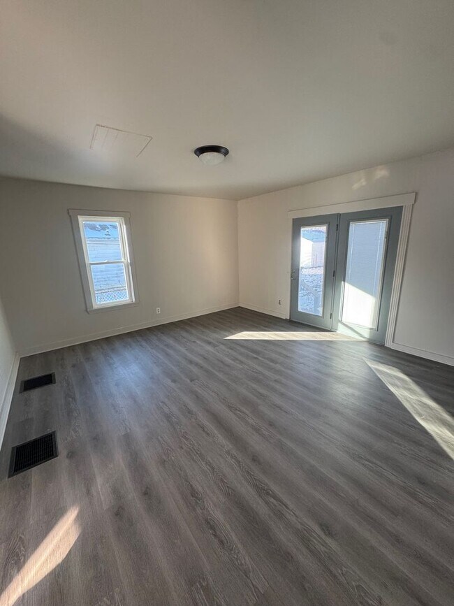 Photo - 315 Center St