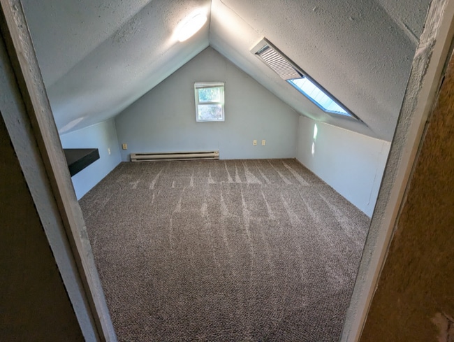 Building Photo - 1220 SW E Ave Rental