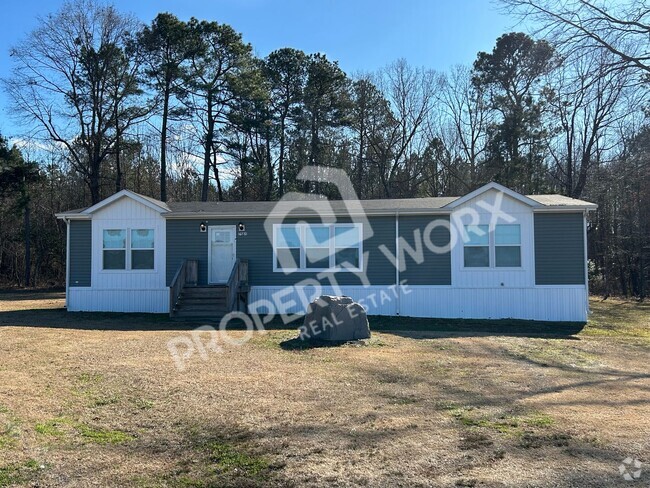 Building Photo - Country Living- 3 Bedroom/2 Bath Single Fa... Rental