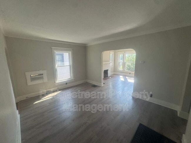 Photo - 823 Princeton Dr