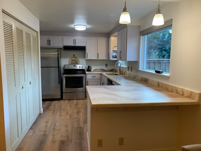 Building Photo - 2-Bedroom 2-Bathroom duplex in Harlow neig... Rental