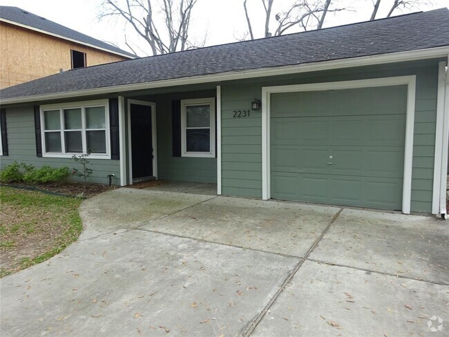 Building Photo - 2231 Saxon Dr Rental