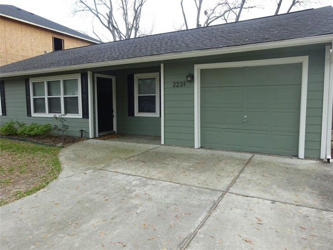 Photo - 2231 Saxon Dr House