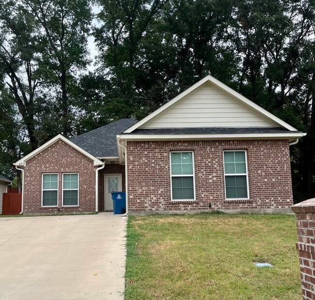 Building Photo - 677 Hays Ave Rental
